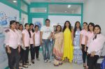 Sohail Khan and Juhi Chawla launch skin clinic in Parle, Mumbai on 28th April 2015 (21)_554080b42378e.JPG