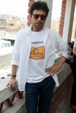 Irrfan Khan snapped at Delhi school on 30th April 2015 (51)_554370a78cdeb.jpg