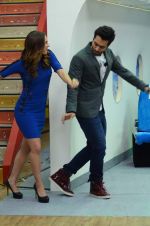 Jackky Bhagnani, Lauren gottlieb promote Welcome to Karachi at Life Ok comedy class on 30th April 2015 (93)_55437077d141c.JPG