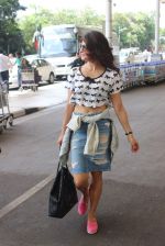 Jacqueline Fernandez snapped at Mumbai Airport on 2nd May 2015 (16)_5546038d50fd4.JPG