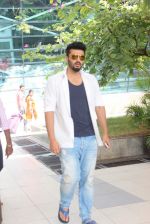 Arjun Kapoor snapped on 3rd May 2015 (21)_5548674e2126a.JPG