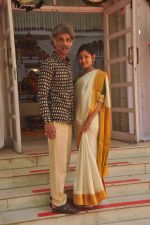 Makarand Deshpande at Abhishek Kapoor & Pragya Yadav Wedding at Isckon temple on 3rd May 2015 (13)_55486ae165752.JPG