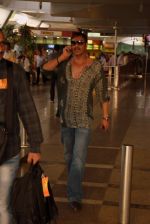 Ajay Devgan snapped on his way back from Delhi on 5th May 2015 (2)_5549f9095816c.JPG