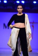 Model walk the ramp for Modart fashion show and Lingerie show on 5th may 2015 (357)_5549fae48aa2e.JPG