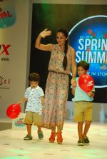 Tara Sharma at Max kids fashion show in Mumbai on 5th May 2015 (8)_5549fd00924b9.JPG