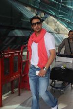 Jimmy Shergill snapped at airport on 10th May 2015 (6)_555041b1994d4.JPG