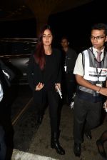 Katrina Kaif Departs for her Cannes Debut on 10th May 2015 (4)_555041439a287.JPG