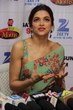 Deepika Padukone on the sets of DID Super Moms in Famous on 12th May 2015 (32)_5553232c1aef9.JPG