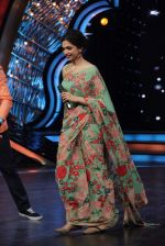 Deepika Padukone on the sets of DID Super Moms in Famous on 12th May 2015 (74)_5553236a54663.JPG