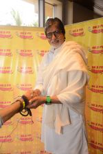 Amitabh Bachchan talking about the success of Piku with RJ Jeeturaaj and listeners of Radio Mirchi in J W Marriott on 13th May 2015 (29)_555435192e7f5.JPG