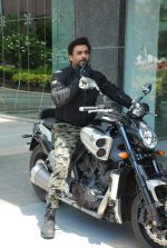 Madhavan snapped on his cool Yamaha  bike on 17th May 2015 (7)_5559ca6a4c976.JPG