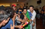 Varun Dhawan at ABCD 2 promotions in Andheri, Mumbai on 20th May 2015 (52)_555d7eb205d04.JPG
