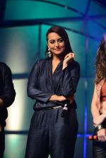 Sonakshi Sinha, Shalmali Kholgade, Vishal Dadlani at the launch of Indian Idol Junior on 21st May 2015 (36)_555ef912c606e.JPG