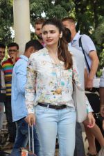 Prachi Desai snapped at airport  on 24th May 2015 (25)_5562f477de2f4.JPG