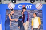 Lisa Haydon, Sunil Gavaskar, Kapil Dev  at Ceat Cricket Awards in Trident, Mumbai on 25th May 2015 (187)_55644e87cdab1.JPG