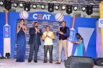 Lisa Haydon, Sunil Gavaskar, Kapil Dev  at Ceat Cricket Awards in Trident, Mumbai on 25th May 2015 (190)_55644e89e801e.JPG