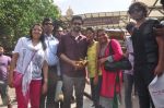 Jackky Bhagnani visits  Siddhivinayak temple in Mumbai on 26th May 2015 (9)_5565b2749893c.JPG
