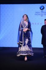Model walks for bmw india bridal week preview in delhi on 28th May 2015 (964)_556849ed7a01d.JPG