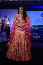 Sonakshi Sinha walks for bmw india bridal week preview in delhi on 28th May 2015 (33)_55684a4012040.JPG