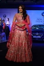 Sonakshi Sinha walks for bmw india bridal week preview in delhi on 28th May 2015 (34)_55684a40ca8bc.JPG