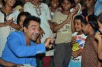 Ajaz Khan spends time with kids in Mumbai on 29th May 2015 (10)_5569a3ffb0678.JPG