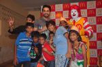 Ayushmann Khurrana and Ronald McDonald celebrate No TV Day with children from Catherine of Sienna School and Orphanage in Mumbai on 29th May 2015 (4)_5569a40b42f2c.JPG