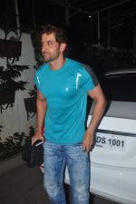 Hrithik Roshan snapped at Sunny Super Sound in Mumbai on 29th May 2015 (4)_5569a43ca4dd4.JPG