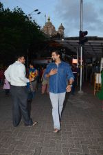Madhavan with his family at Siddhivinayak on the occasion of his bday on 1st June 2015 (13)_556c600f30b72.JPG
