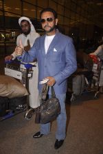 Gulshan grover snapped at the airport on 3rd June 2015 (15)_557018a18036b.JPG
