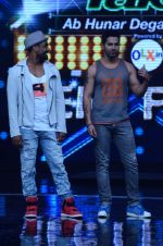 Varun Dhawan and Remo D_souza at India_s Got Talent on 3rd June 2015 (21)_5570192cea2ca.JPG