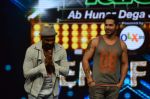 Varun Dhawan and Remo D_souza at India_s Got Talent on 3rd June 2015 (25)_5570192e413c0.JPG