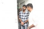 Dhanush at Essensuals RA Puram Launch on 8th June 2015 (7)_5576abdc0de9b.jpg