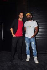Varun Dhawan, Remo D Souza at ABCD 2 song launch in Mumbai  on 8th June 2015 (103)_5576b0af65a14.JPG