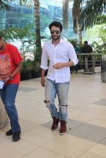 Jackky Bhagnani snapped at airport  on 10th June 2015 (29)_55795bbac877e.JPG