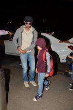 Hrithik Roshan leaves with kids for 20 days vacation to Cape Town, South Africa on 11th June 2015 (40)_557ae7bfd62d6.JPG