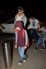 Hrithik Roshan leaves with kids for 20 days vacation to Cape Town, South Africa on 11th June 2015 (42)_557ae7c2e8c83.JPG