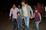 Hrithik Roshan leaves with kids for 20 days vacation to Cape Town, South Africa on 11th June 2015 (51)_557ae7d218ab2.JPG