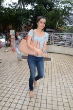 Shraddha Kapoor snapped with cousin Priyank on 14th June 2015 (9)_557d812dc39a2.JPG