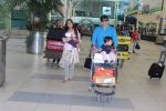 Vivek Oberoi snapped with kids and wife at the airport on 13th June 2015 (46)_557d64dac7609.JPG