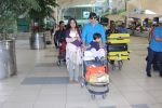 Vivek Oberoi snapped with kids and wife at the airport on 13th June 2015 (47)_557d64dca8d0f.JPG