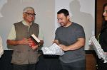 Aamir Khan at the launch of Amitav Ghosh_s book on 16th June 2015 (6)_558027e814d41.jpg