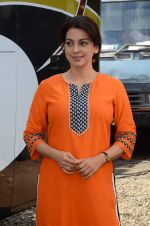 Juhi Chawla snapped on the sets of her new movie on 17th June 2015 (13)_55826330ea1c7.JPG
