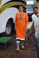 Juhi Chawla snapped on the sets of her new movie on 17th June 2015 (17)_558263338a31b.JPG