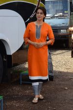 Juhi Chawla snapped on the sets of her new movie on 17th June 2015 (6)_55826329f0394.JPG