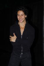 Tiger Shroff at ABCD 2 screening in Sunny Super Sound on 18th June 2015 (16)_5583d1ab18fa1.JPG