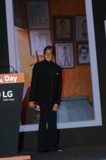 Amitabh Bachchan launches new LG smartphone on 19th June 2015 (164)_5585142eeb6d2.JPG