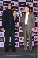 Amitabh Bachchan launches new LG smartphone on 19th June 2015 (184)_5585143f40f89.JPG