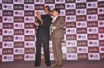 Amitabh Bachchan launches new LG smartphone on 19th June 2015 (67)_558513dd602ca.JPG