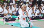 Narendra Modi doing Yoga at International Yoga Day on 21st June 2015 (10)_5587d5c40648d.jpg