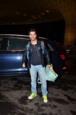 Varun Dhawan leave for Bulgaria for Dilwale shoot in Mumbai Airport on 24th June 2015 (31)_558b9d7a9c7a3.JPG